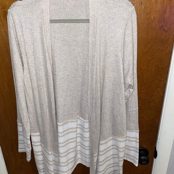 1XL Two-Tone Cardigan - Picture 15 of 15